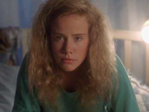 A murderer fall in love with  teenage girl (Amanda Peterson)